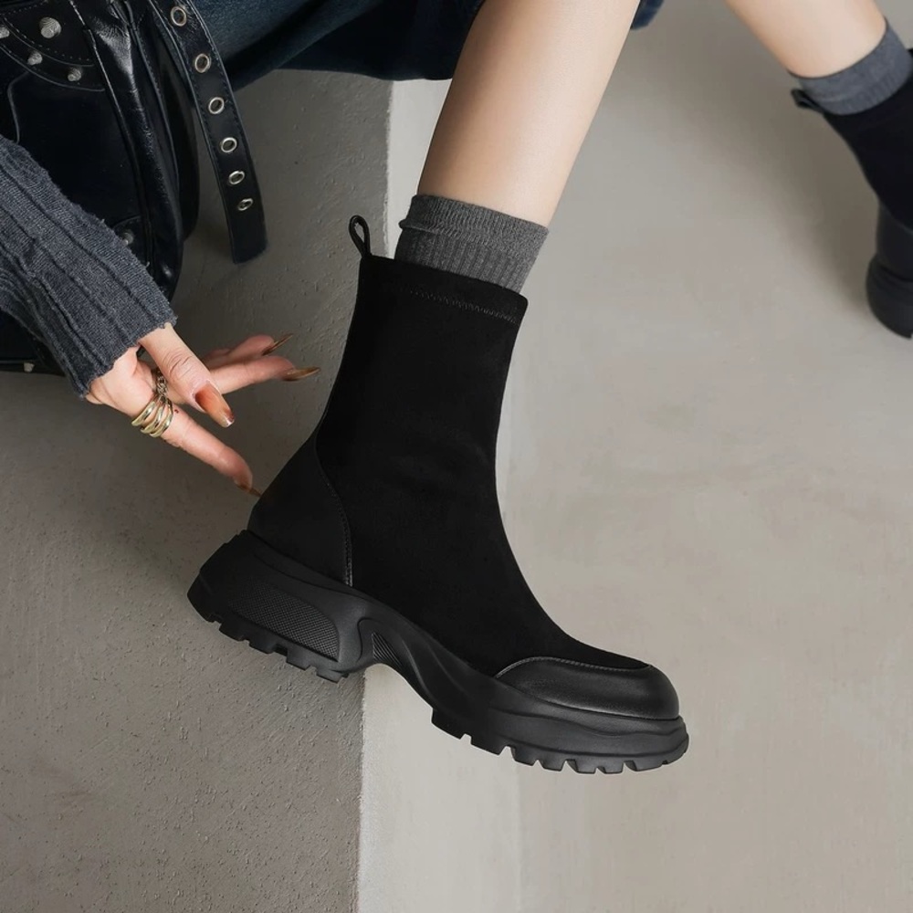 New Safiya Women's Black Ankle Booties
